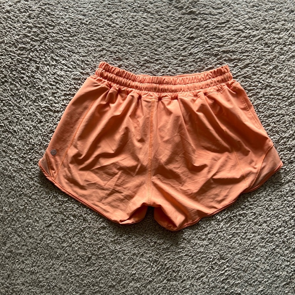 Lululemon Hotty Hot Mid Rise Shorts 4” Inseam Size 6